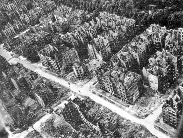Гамбург после бомбежки, июль 1943 года