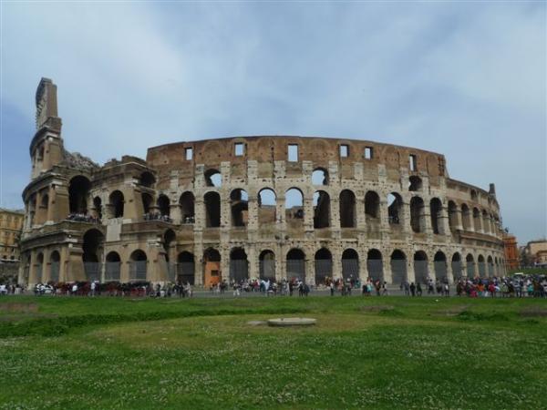  «Покуда Колизей неколебим, великий Рим стоит неколебимо, но  рухни Колизей – и рухнет Рим, и рухнет мир, когда не станет Рима» Лорд Байрон. Colloseum (72 –80 гг.)  