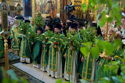 Служение Патриарха Константинопольского Варфоломея и Патриарха Московского и всея Руси Кирилла в Успенском храме Троице-Сергиевой Лавры. Троица, 2010 год