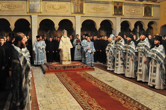 Архиепископ Верейский Евгений на богослужении в Покровском академическом храме, 1 сентября 2011
