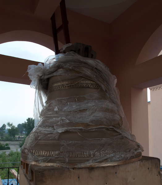 Колокол на колокольне Троицкого храма в Пхеньяне