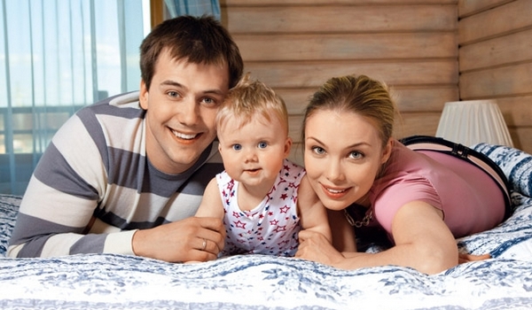 Татьяна Арнтгольц с мужем и дочкой