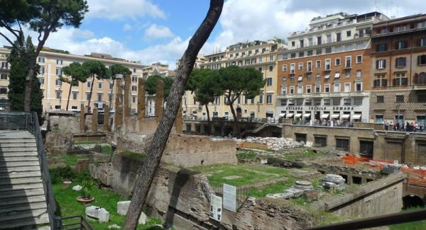 «И ты, Брут!» Piazza di Torre Argentina с фундаментами храмов Республиканской эпохи