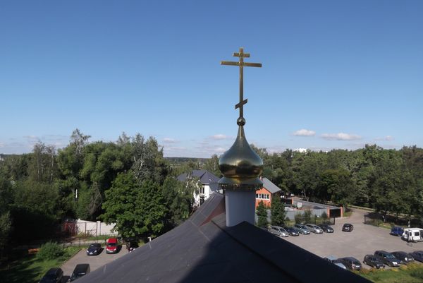 Вид с колокольни храма Новомучеников и исповедников Российских в Бутове 
