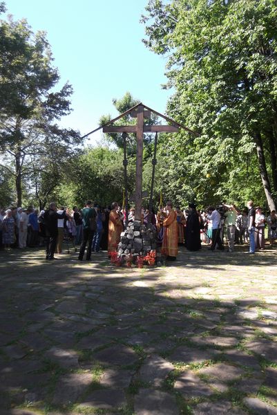 Поклонный крест на Бутовском полигоне на месте расстрелов и массового захоронения казненных людей
