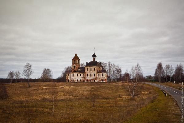 Храм Архангела Михаила - один из самых красивых и величественных храмов, когда-либо виденных нами