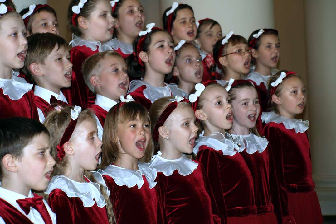 Дети поют москва сайт. Хор. Школьный хор в школе. Хор детей. Хоровое пение.