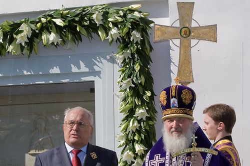 В.А. Садовничий и Святейший Патриарх Кирилл на открытии мемориальной доски храма мц. Татианы 27 марта 2009 года