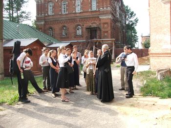 перед выездом на концерт (в монастыре)