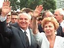 Последний генсек Горбачев с супругой
