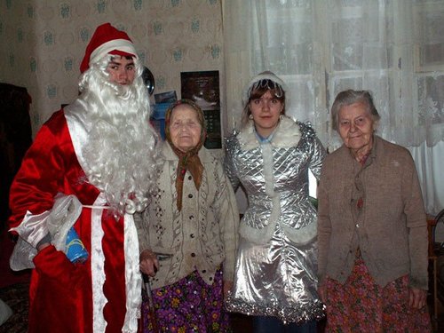 Дед Мороз в доме престарелых в Ямме